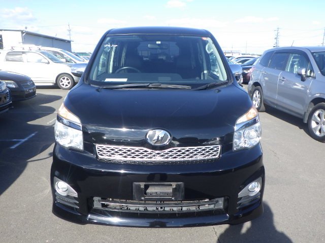 2013 Toyota Voxy 